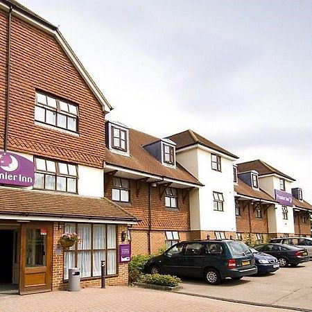 Premier Inn London Gatwick Airport South - London Road クローリー エクステリア 写真