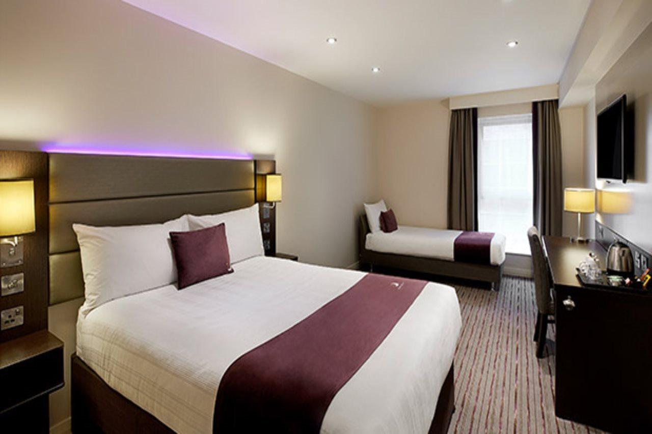 Premier Inn London Gatwick Airport South - London Road クローリー エクステリア 写真