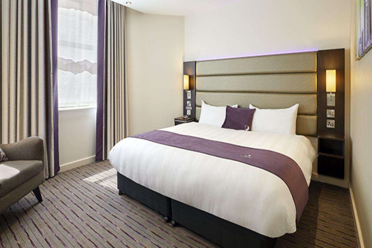 Premier Inn London Gatwick Airport South - London Road クローリー エクステリア 写真