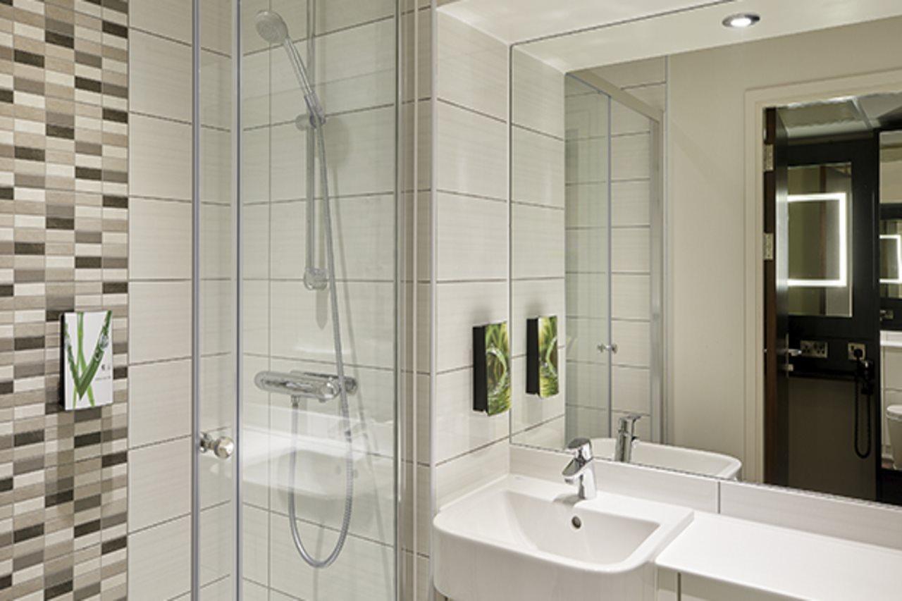 Premier Inn London Gatwick Airport South - London Road クローリー エクステリア 写真