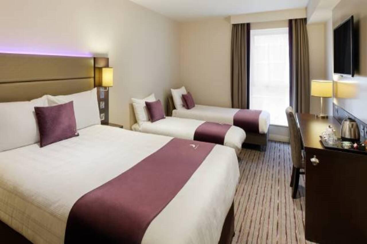 Premier Inn London Gatwick Airport South - London Road クローリー エクステリア 写真