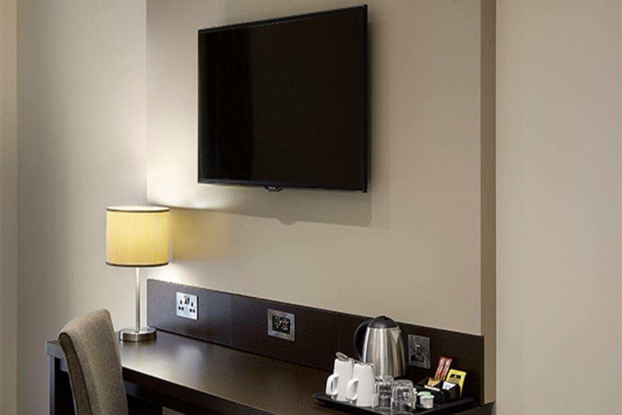 Premier Inn London Gatwick Airport South - London Road クローリー エクステリア 写真