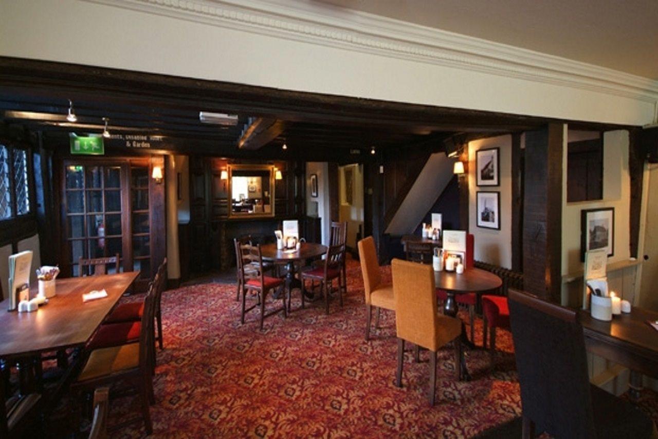 Premier Inn London Gatwick Airport South - London Road クローリー エクステリア 写真