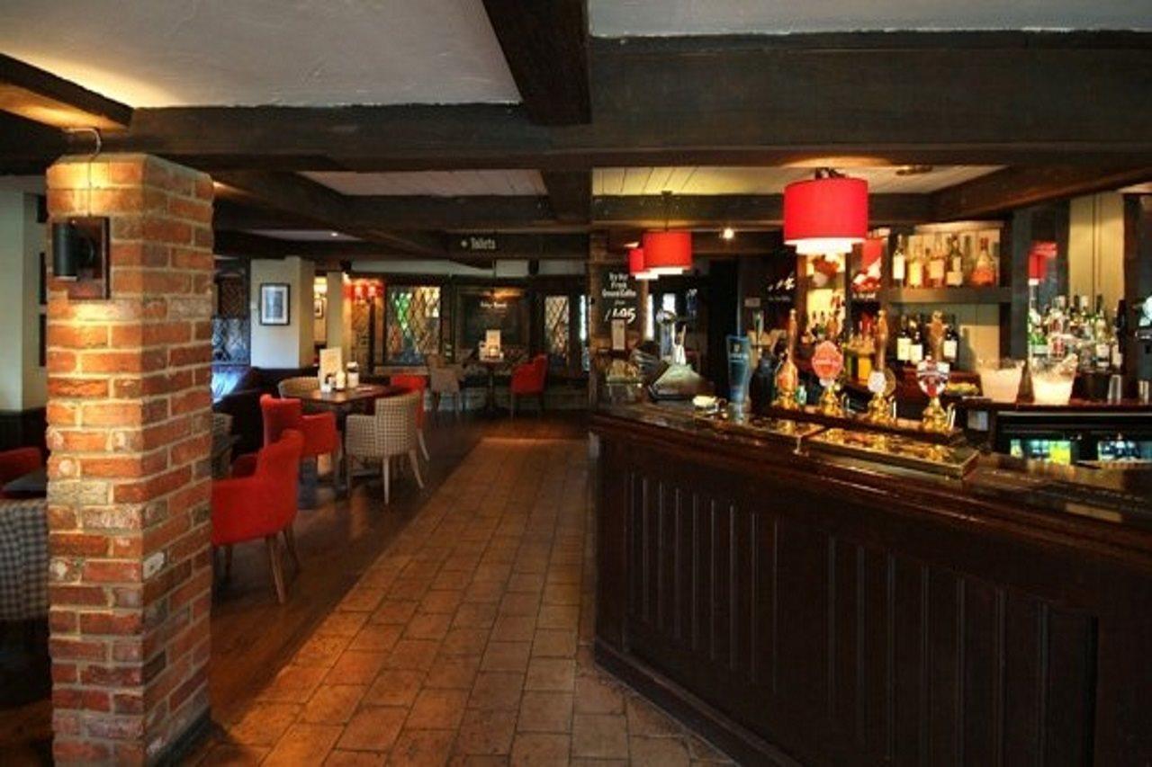 Premier Inn London Gatwick Airport South - London Road クローリー エクステリア 写真