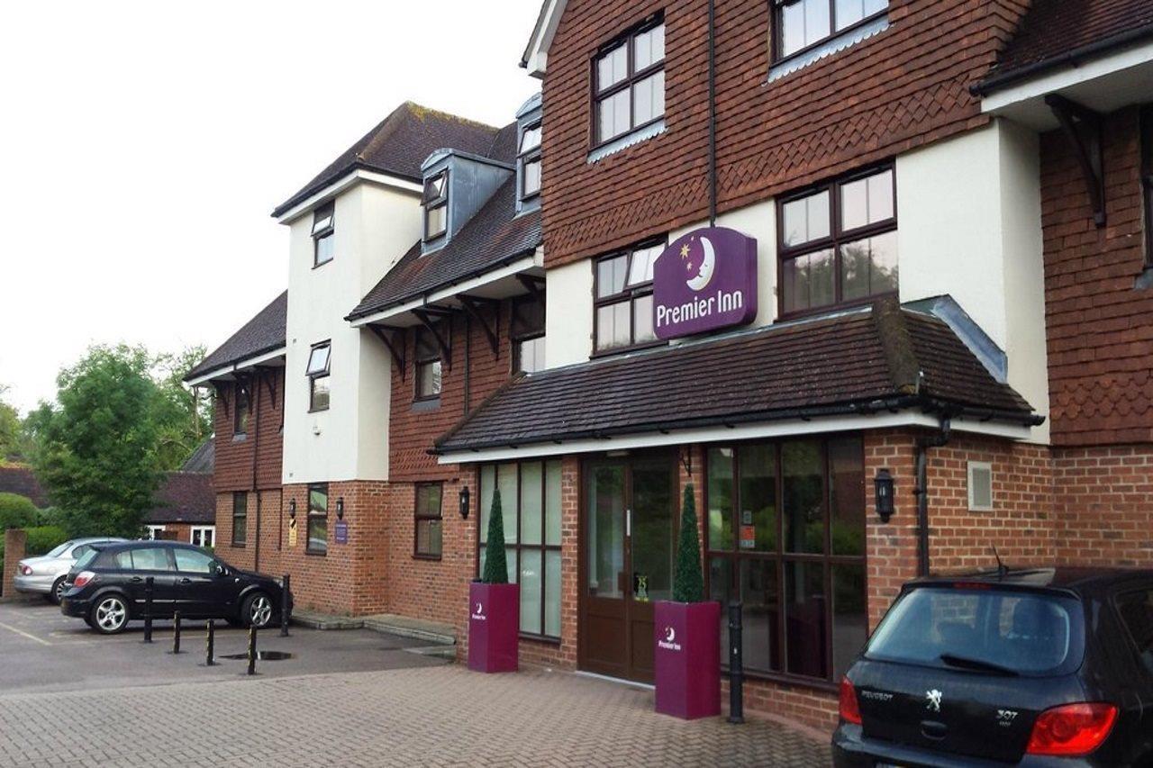 Premier Inn London Gatwick Airport South - London Road クローリー エクステリア 写真
