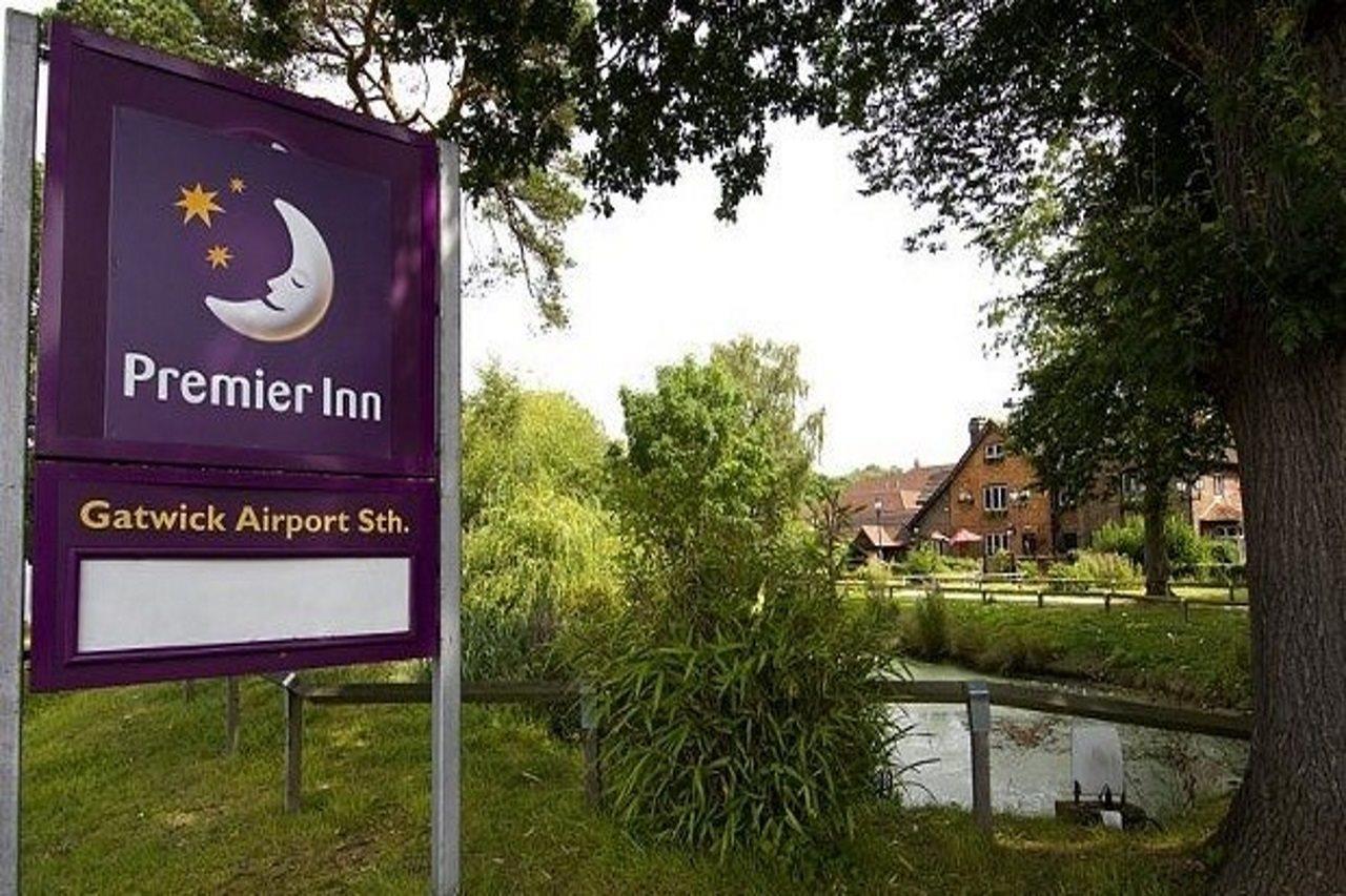 Premier Inn London Gatwick Airport South - London Road クローリー エクステリア 写真