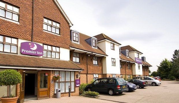 Premier Inn London Gatwick Airport South - London Road クローリー エクステリア 写真